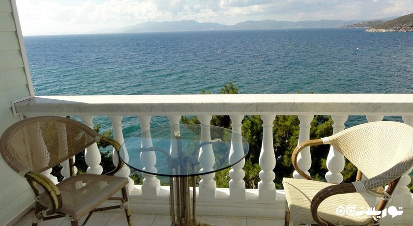 بالکن با چشم انداز دریا